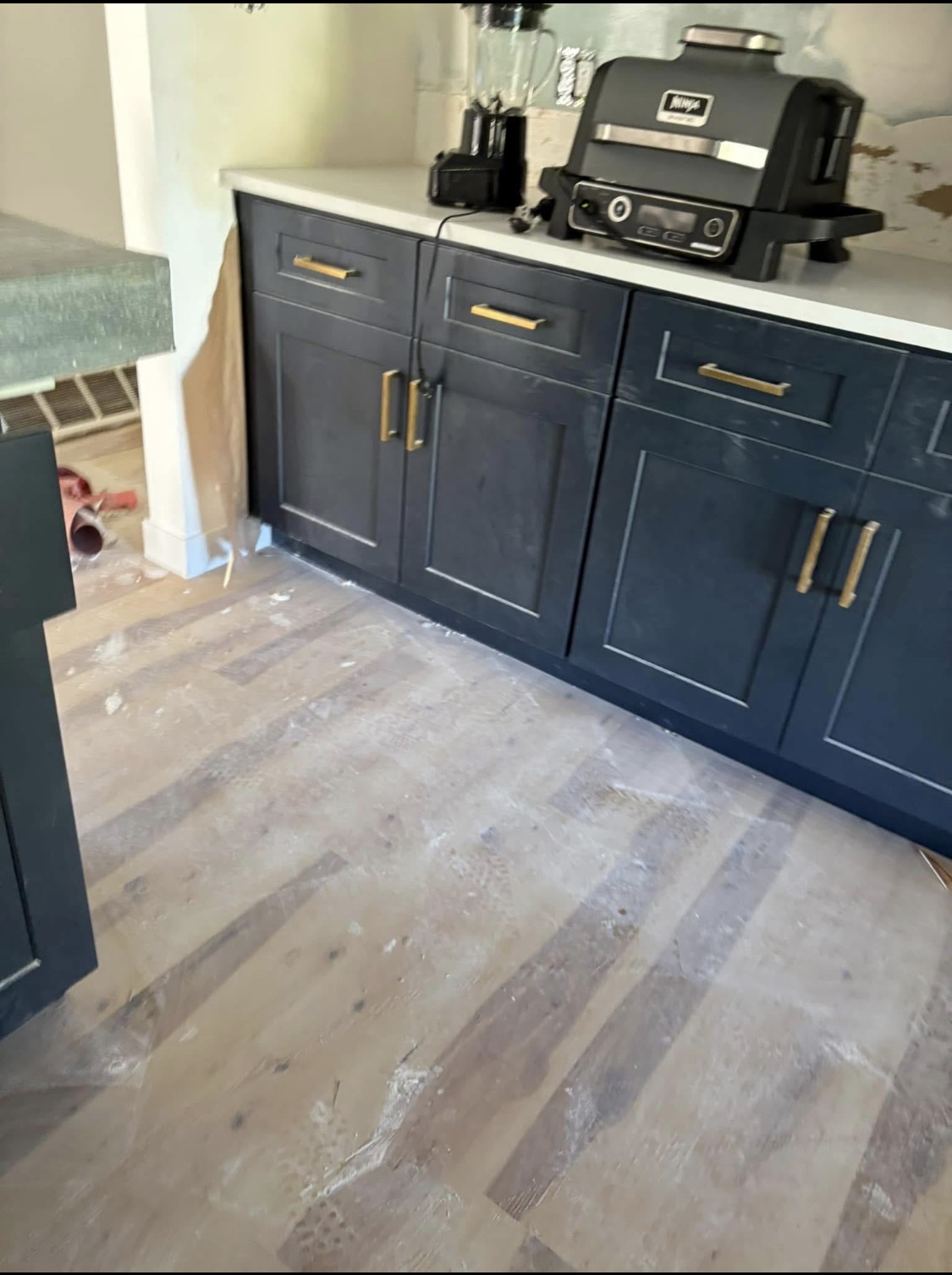 Kitchen floor before cleaning