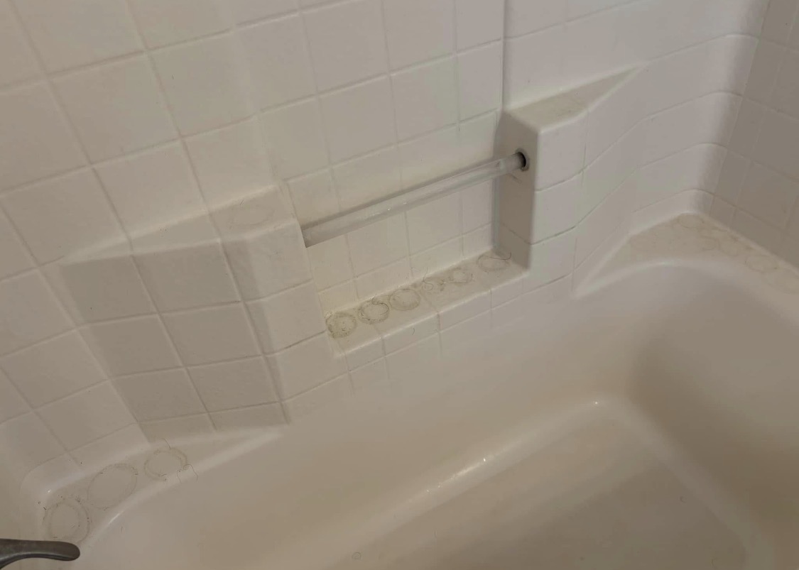 Bathtub before cleaning